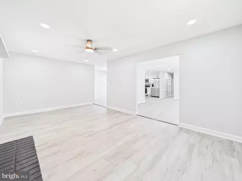 Living - 9604 Middleridge Ct, Brandywine, MD 20613 photo 7 of 11