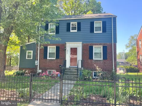 4911 Ravenswood Rd, Riverdale, MD 20737