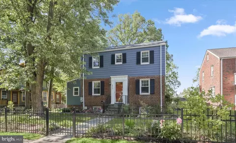 4911 Ravenswood Rd, Riverdale, MD 20737