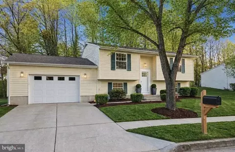 10702 Hollaway Dr, Marlboro, MD 20772