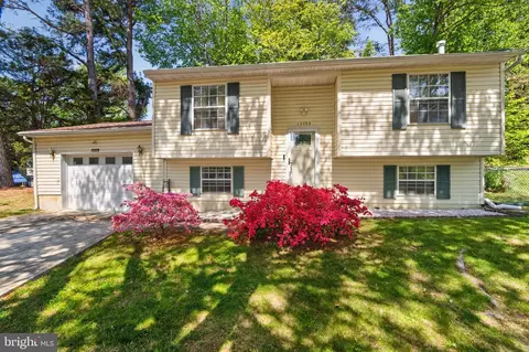 10702 Hollaway Dr, Marlboro, MD 20772