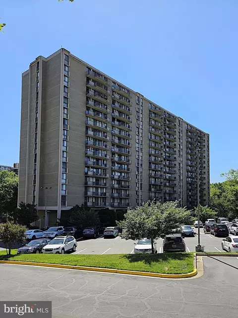 6100 Westchester Park Dr #516, College Park, MD 20740
