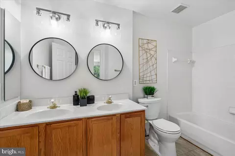 Bath - 1004 Arbor Park Pl, Bowie, MD 20721 photo 3 of 6