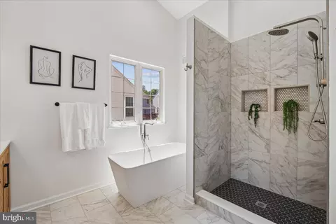 Bath - 1004 Arbor Park Pl, Bowie, MD 20721 photo 1 of 6