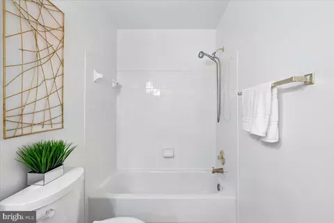 Bath - 1004 Arbor Park Pl, Bowie, MD 20721 photo 5 of 6