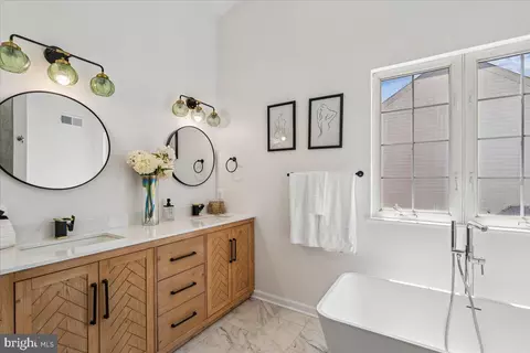 Bath - 1004 Arbor Park Pl, Bowie, MD 20721 photo 2 of 6