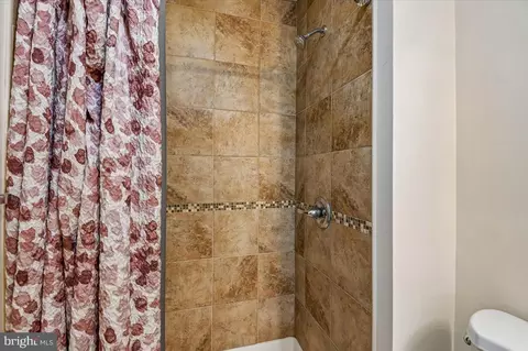 Bath - 16420 Elysian Ln, Bowie, MD 20716 photo 3 of 5