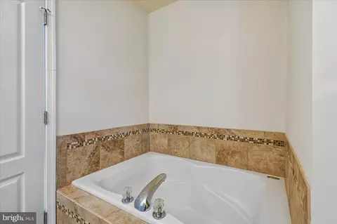 Bath - 16420 Elysian Ln, Bowie, MD 20716 photo 4 of 5