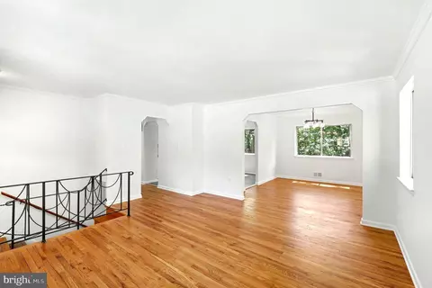 5014 Woodford Ln, Marlboro, MD 20772