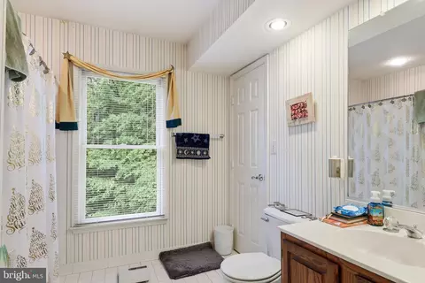 Bath - 14302 Delcastle Dr, Bowie, MD 20721 photo 2 of 3