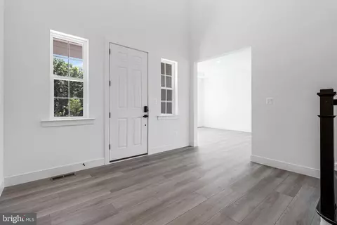 Entry Way - 2007 Saint James Rd, Accokeek, MD 20607 photo 4 of 32