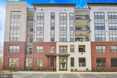 106 Saint Ives Pl #408, Oxon Hill, MD 20745