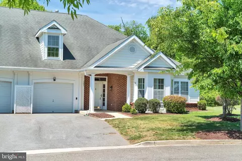 302 Fidgeway Ln, Marlboro, MD 20774