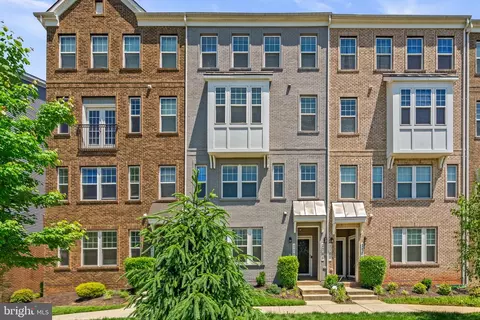 2708 Duvall Ridge Rd #415, Landover, MD 20785