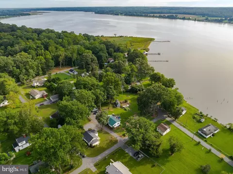 18408 Juniper Trl, Aquasco, MD 20608