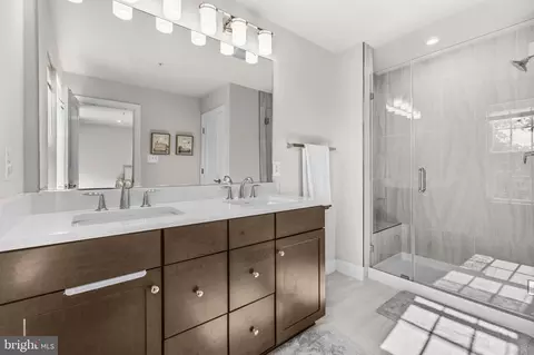 Bath - 3837 Polo Pl, Marlboro, MD 20772 photo 1 of 2