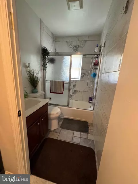 Bath - 5007 Oglethorpe St, Riverdale, MD 20737 photo 2 of 5