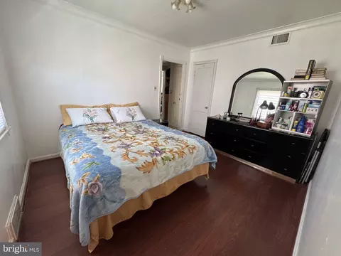 Bedroom - 5007 Oglethorpe St, Riverdale, MD 20737 photo 2 of 5