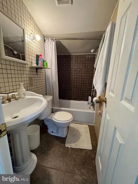 Bath - 5007 Oglethorpe St, Riverdale, MD 20737 photo 1 of 5