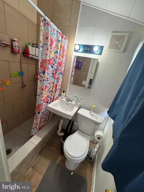 Bath - 5007 Oglethorpe St, Riverdale, MD 20737 photo 5 of 5