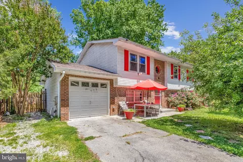 808 Narrowleaf Dr, Marlboro, MD 20774