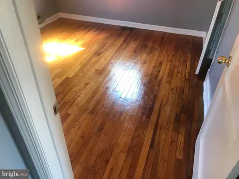 Entry Way - 4514 Allies, Suitland, MD 20746 photo 4 of 14