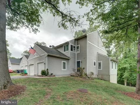 4717 Summertime Dr, Oxon Hill, MD 20745