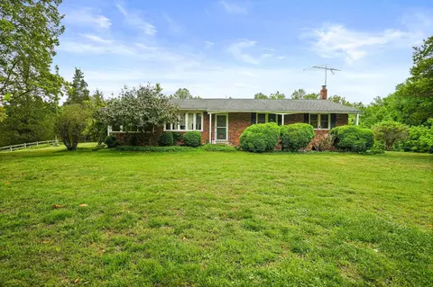 6201 Croom Station Rd, Marlboro, MD 20772