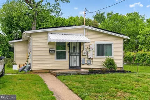 221 Seneca Dr, Oxon Hill, MD 20745