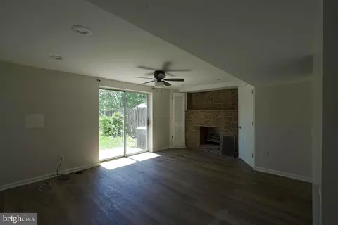 Living - 12836 Claxton Dr #4-E, Laurel, MD 20708 photo 4 of 5
