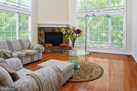 Living - 12802 Willow Marsh Ln, Bowie, MD 20720 photo 5 of 8