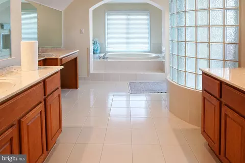 Bath - 12802 Willow Marsh Ln, Bowie, MD 20720 photo 1 of 2