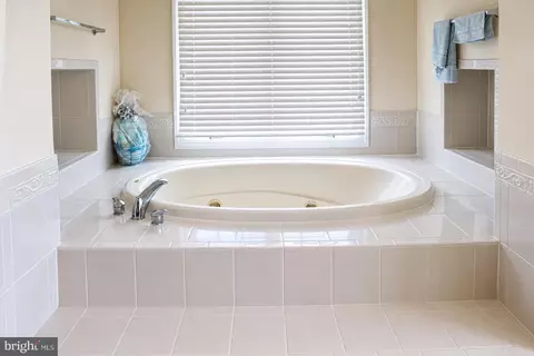 Bath - 12802 Willow Marsh Ln, Bowie, MD 20720 photo 2 of 2