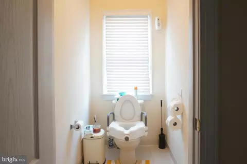 Entry Way - 12802 Willow Marsh Ln, Bowie, MD 20720 photo 10 of 15
