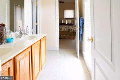 Entry Way - 12802 Willow Marsh Ln, Bowie, MD 20720 photo 14 of 15