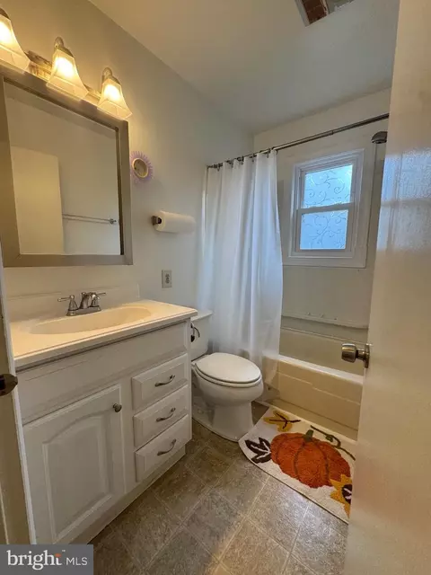 Bath - 212 11th St, Laurel, MD 20707 photo 4 of 4