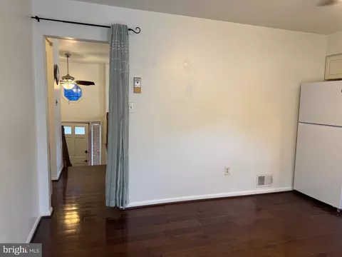 Entry Way - 212 11th St, Laurel, MD 20707 photo 4 of 5