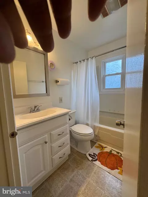 Bath - 212 11th St, Laurel, MD 20707 photo 3 of 4