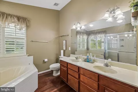 Bath - 16116 Eckhart Road Rd, Bowie, MD 20716 photo 2 of 6