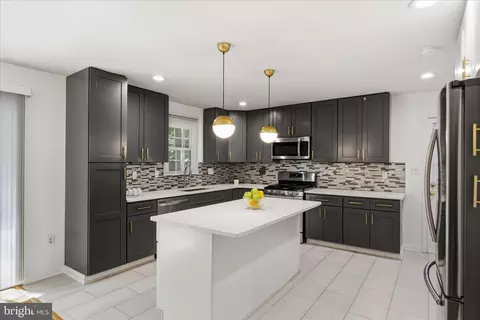 Kitchen - 5807 Parkway Dr, Laurel, MD 20707 photo 3 of 4