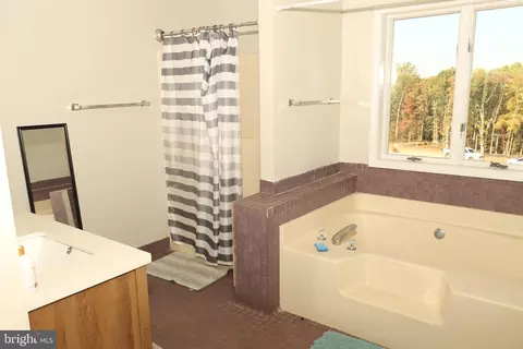 Bath - 9216 Crandall Rd, Lanham, MD 20706 photo 2 of 3