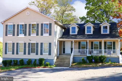 9216 Crandall Rd, Lanham, MD 20706