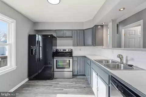 Kitchen - 13001 Windbrook Dr, Clinton, MD 20735 photo 1 of 2