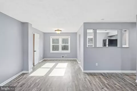 Living - 13001 Windbrook Dr, Clinton, MD 20735 photo 3 of 5
