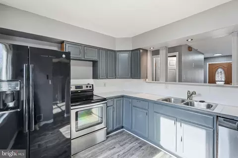 Kitchen - 13001 Windbrook Dr, Clinton, MD 20735 photo 2 of 2