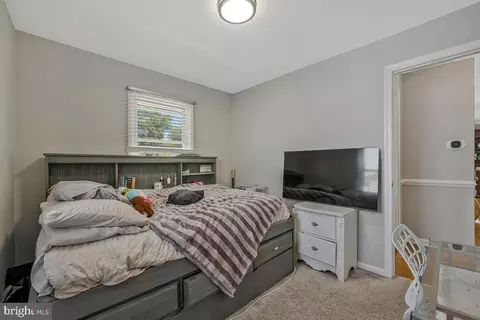 Bedroom - 7219 Kidmore Ln, Lanham, MD 20706 photo 4 of 7