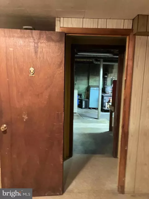 Entry Way - 9015 Spring Acres Rd, Clinton, MD 20735 photo 2 of 2