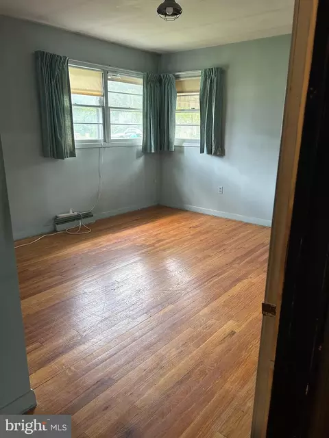 Bedroom - 9015 Spring Acres Rd, Clinton, MD 20735 photo 2 of 2