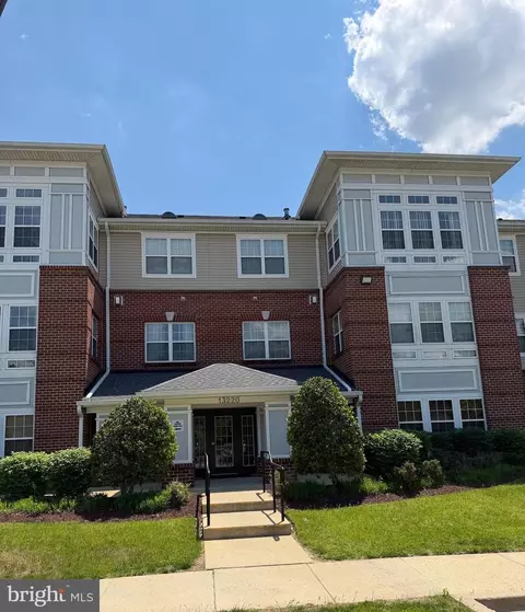 13220 Fox Bow Dr #104, Marlboro, MD 20774