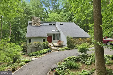 8404 Hollow Tree Ln, Marlboro, MD 20772
